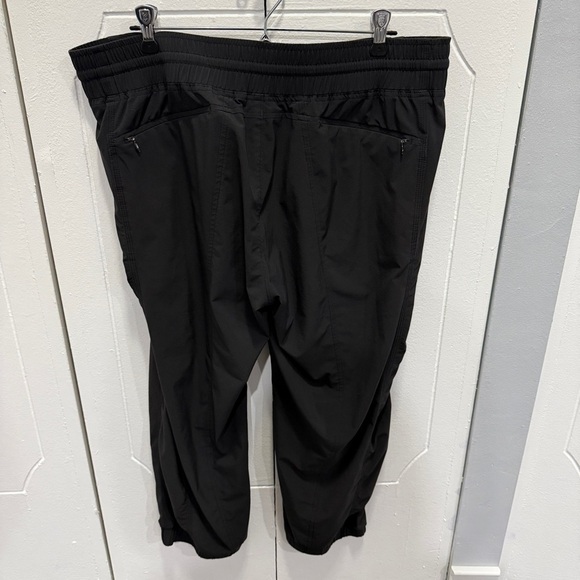 Athleta Black La Viva Cropped Joggers - Picture 3 of 12